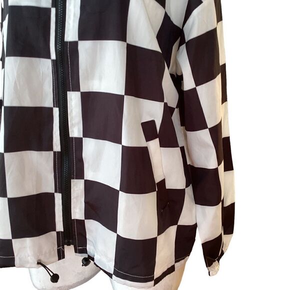 B Bang black and white large check windbreaker, sport shell size large.  0577 - Picture 7 of 9